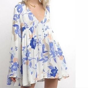 Free People Bella Floral Printed Tunic - White Blue Long Sleeve Flowy Size L